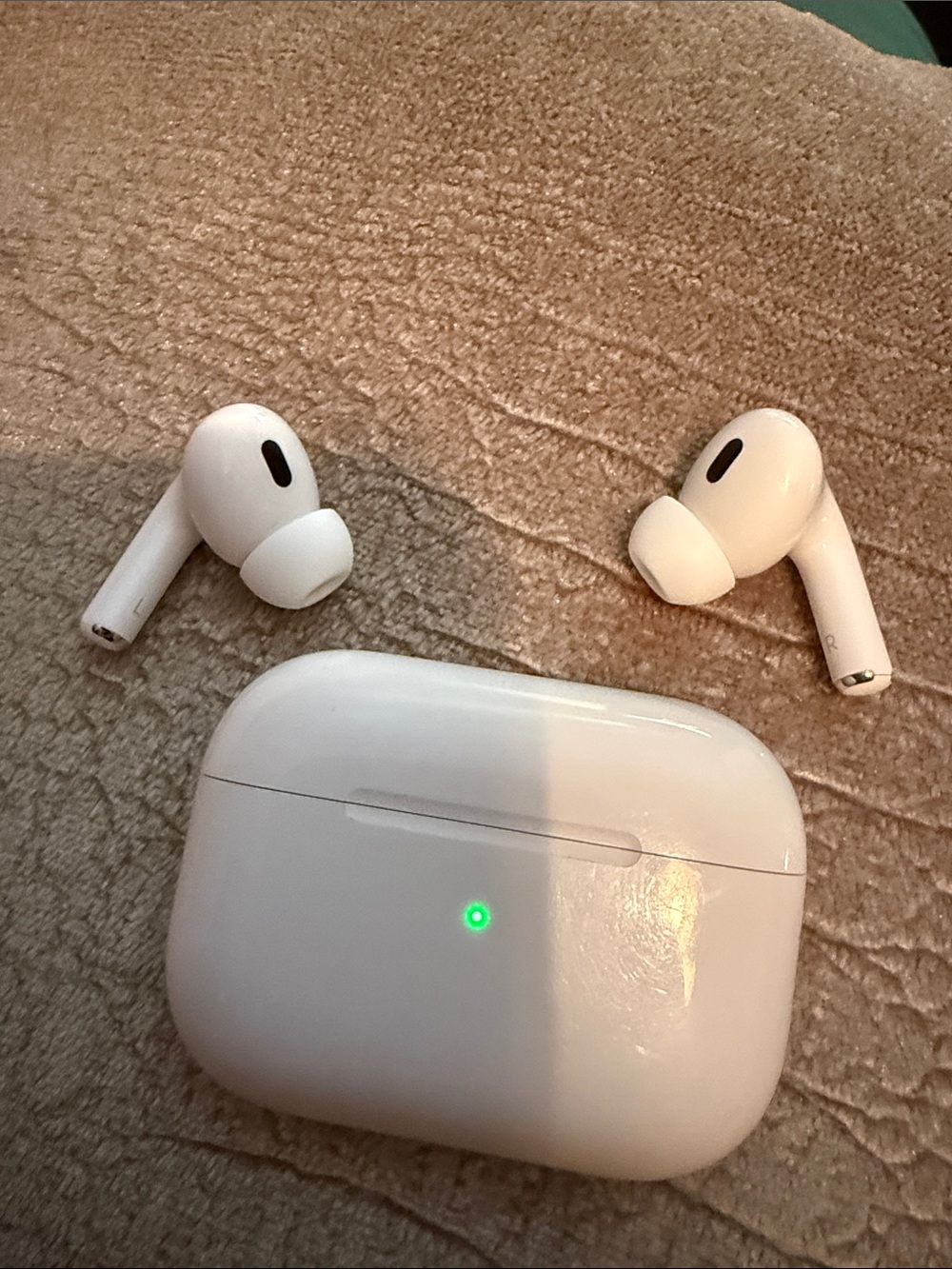 Apple AirPods Pro Wireless Earbuds White with Charging Case